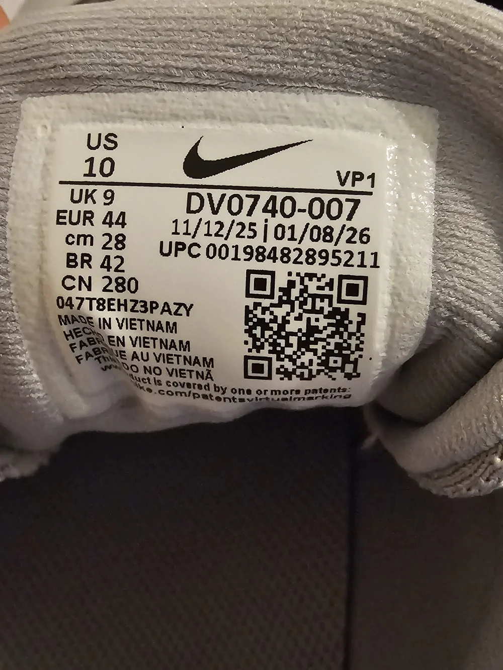 Nike Flex Experience Run 12 Men’s 10 / Women’s 11.5 NWT Grey Running Shoes